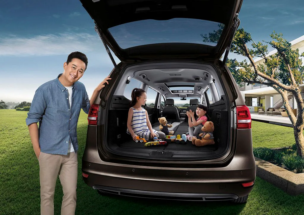Volkswagen Sharan family lifestyle, rear cargo view